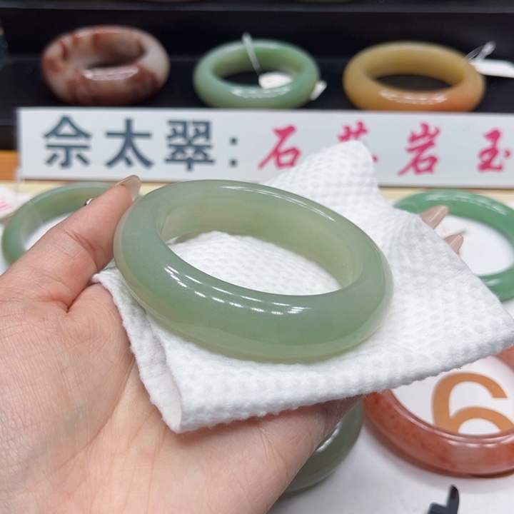 未镶嵌手镯石英质玉昭*