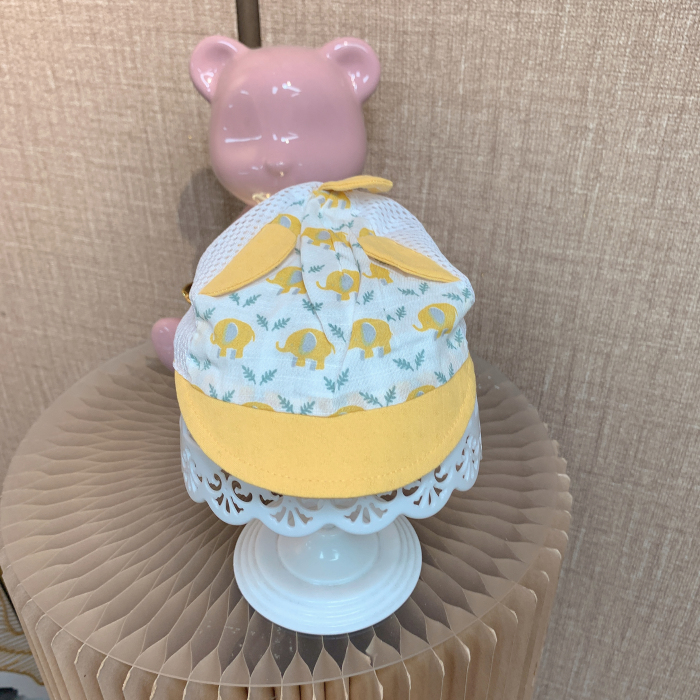 AZ354    宝宝黄色拼接帽子