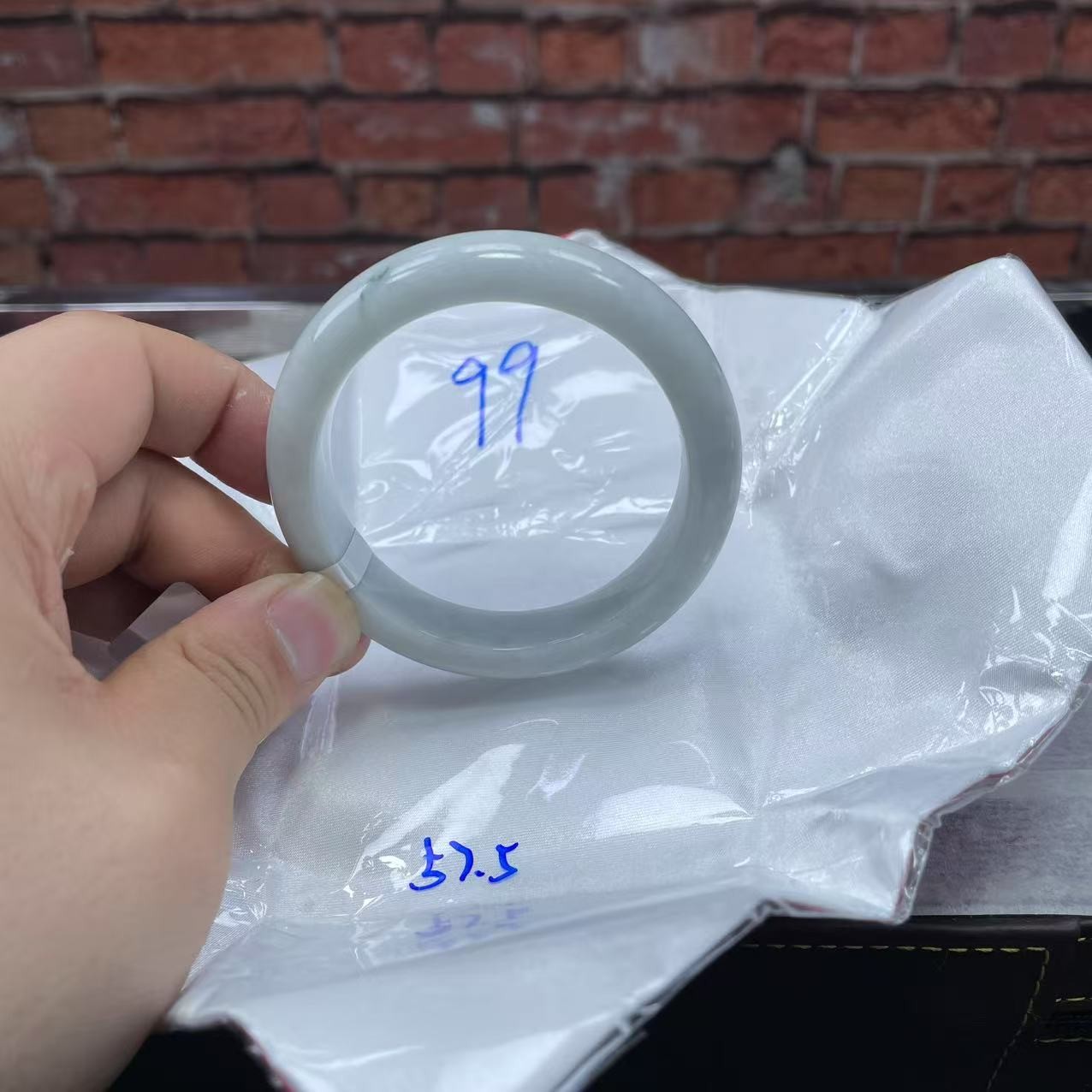 毛货手镯需精细抛光/99