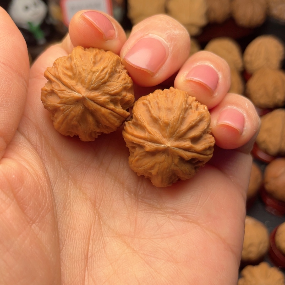 文玩核桃把件择***老核桃