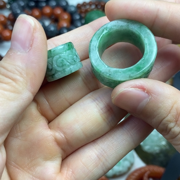 颈饰未镶嵌翡翠三**景