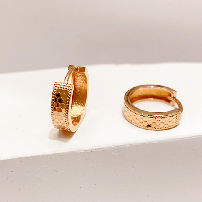 18K暴闪碎金龙鳞耳扣