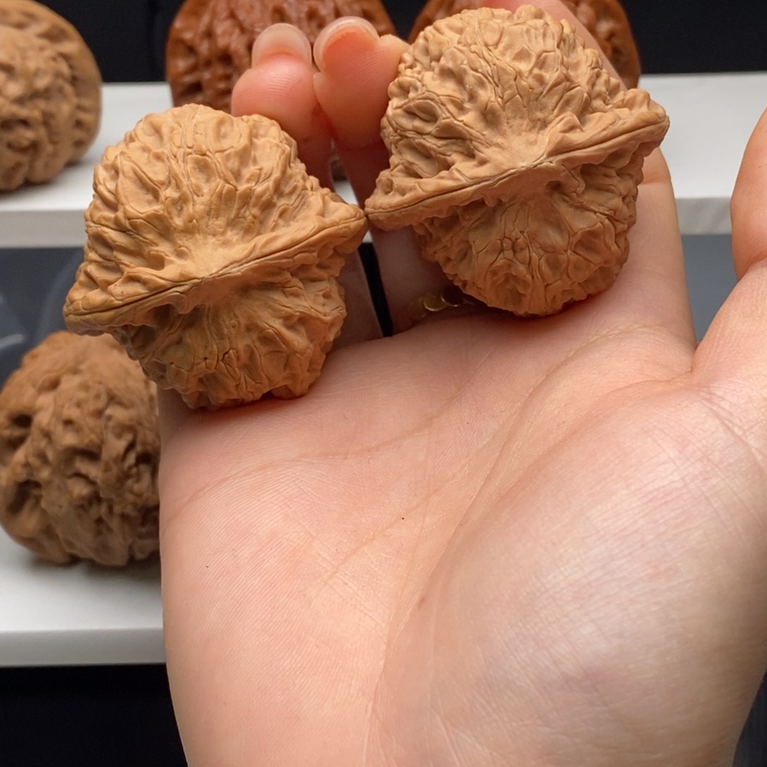 文玩核桃吊坠就****事龙脉