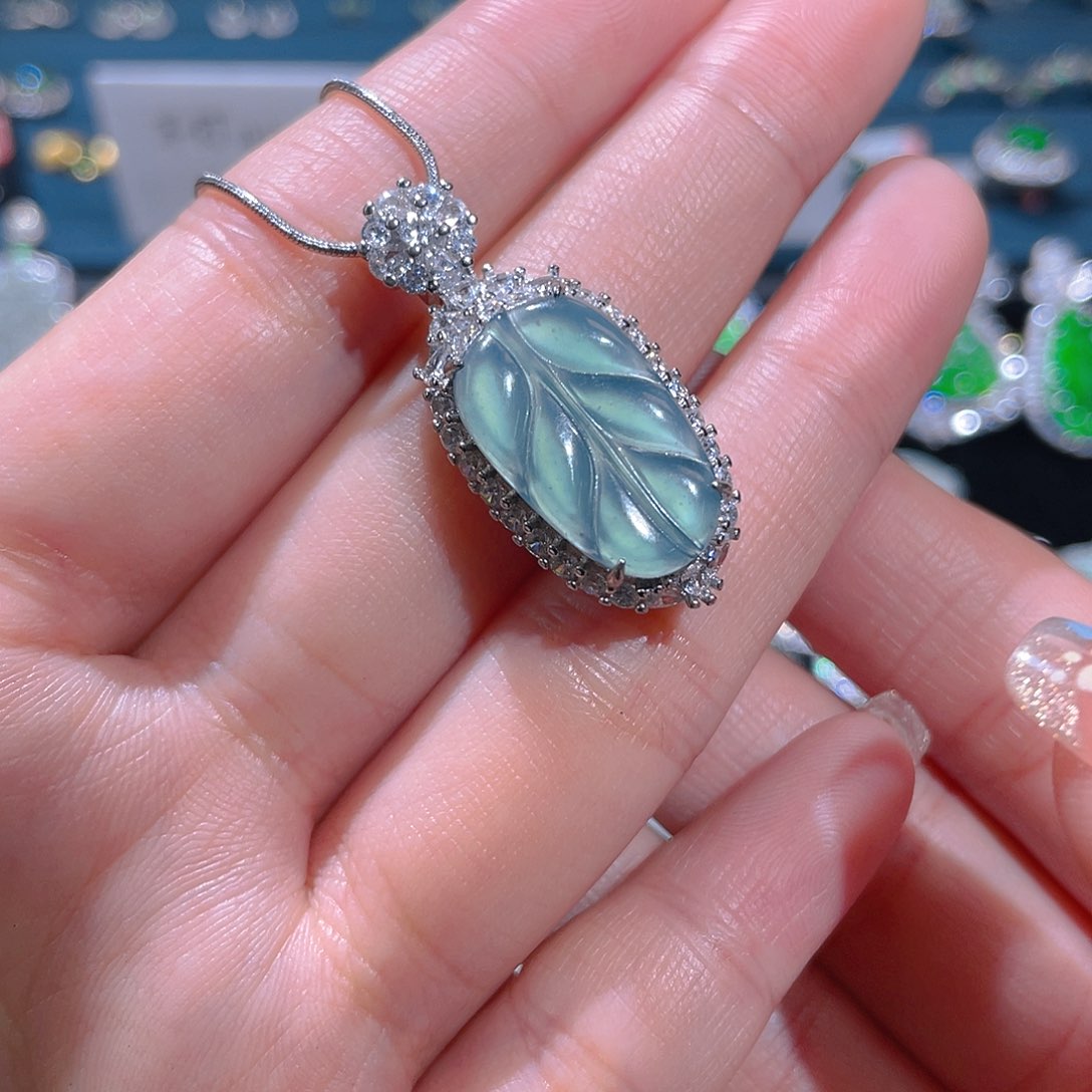 吊坠(赠链)未镶嵌翡翠