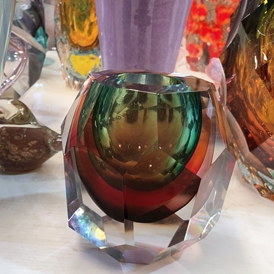 琉璃花瓶高15厘米口径6厘米