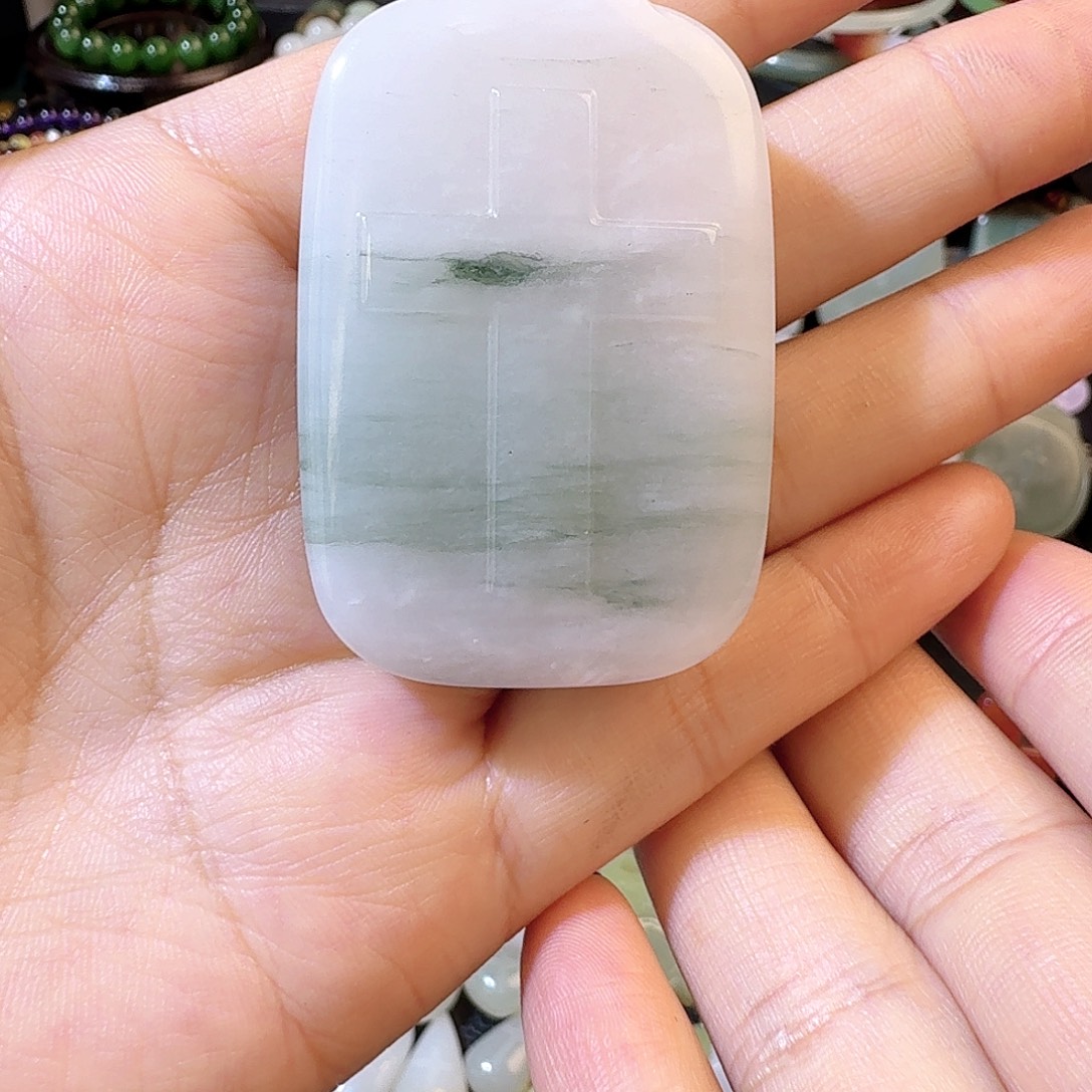 石英岩玉未镶嵌颈饰