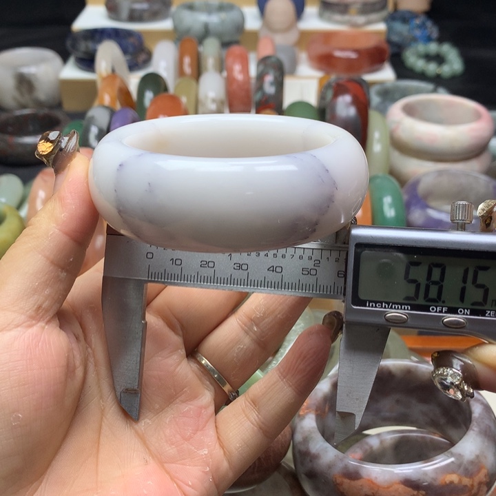 未镶嵌手镯石英质玉