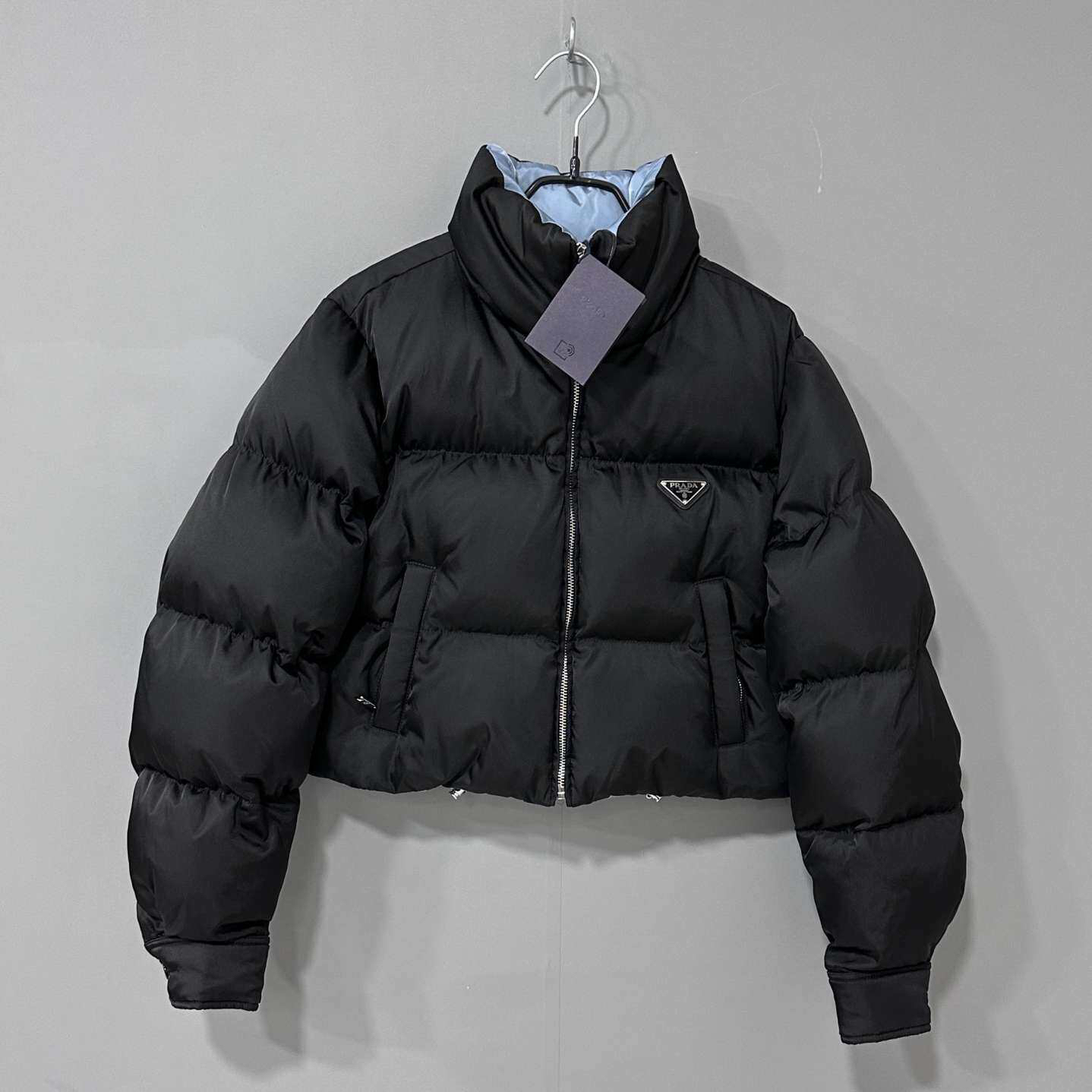 未使用 Prada/普拉达 三角标短款羽绒服 /36码/79320