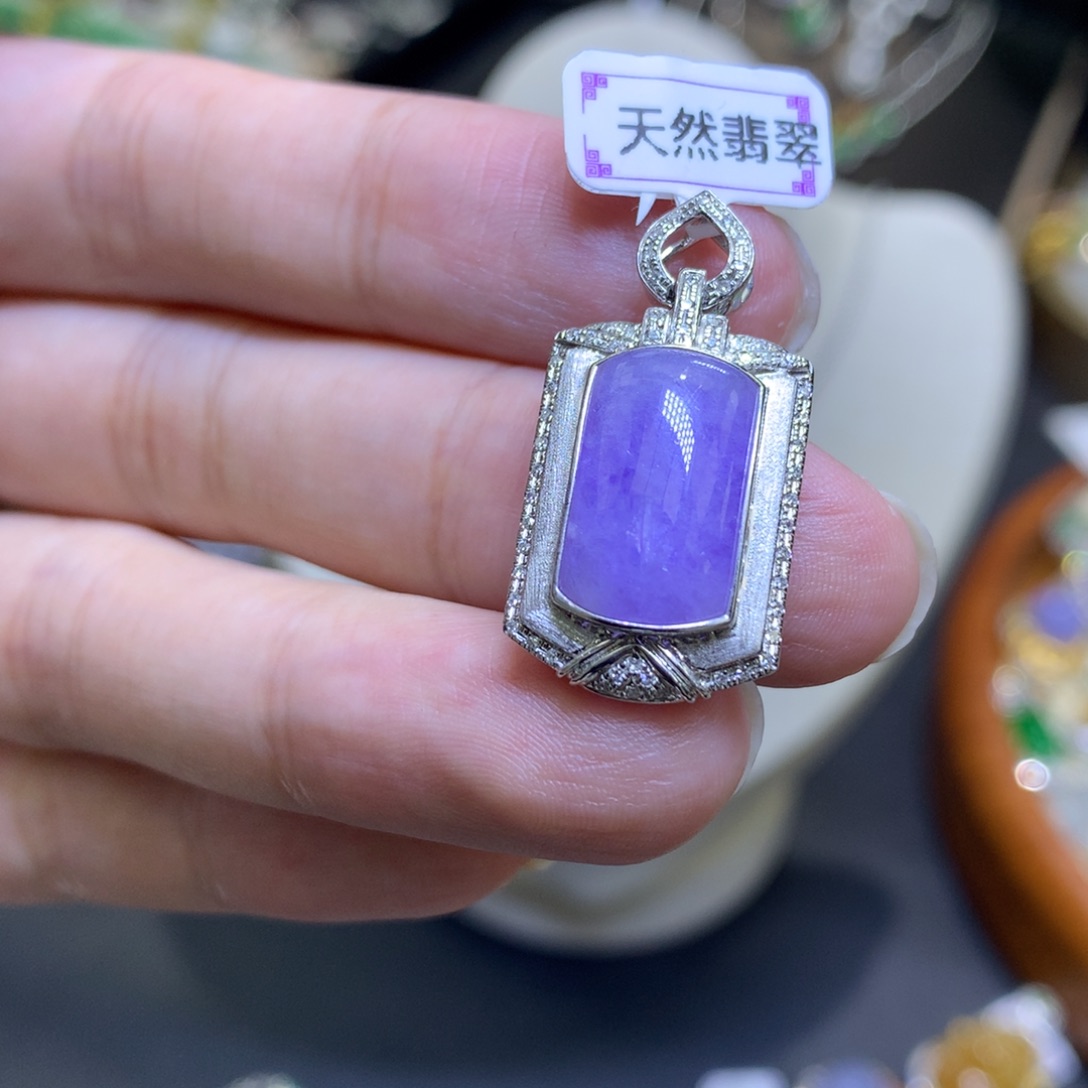 颈饰18K金镶嵌翡翠