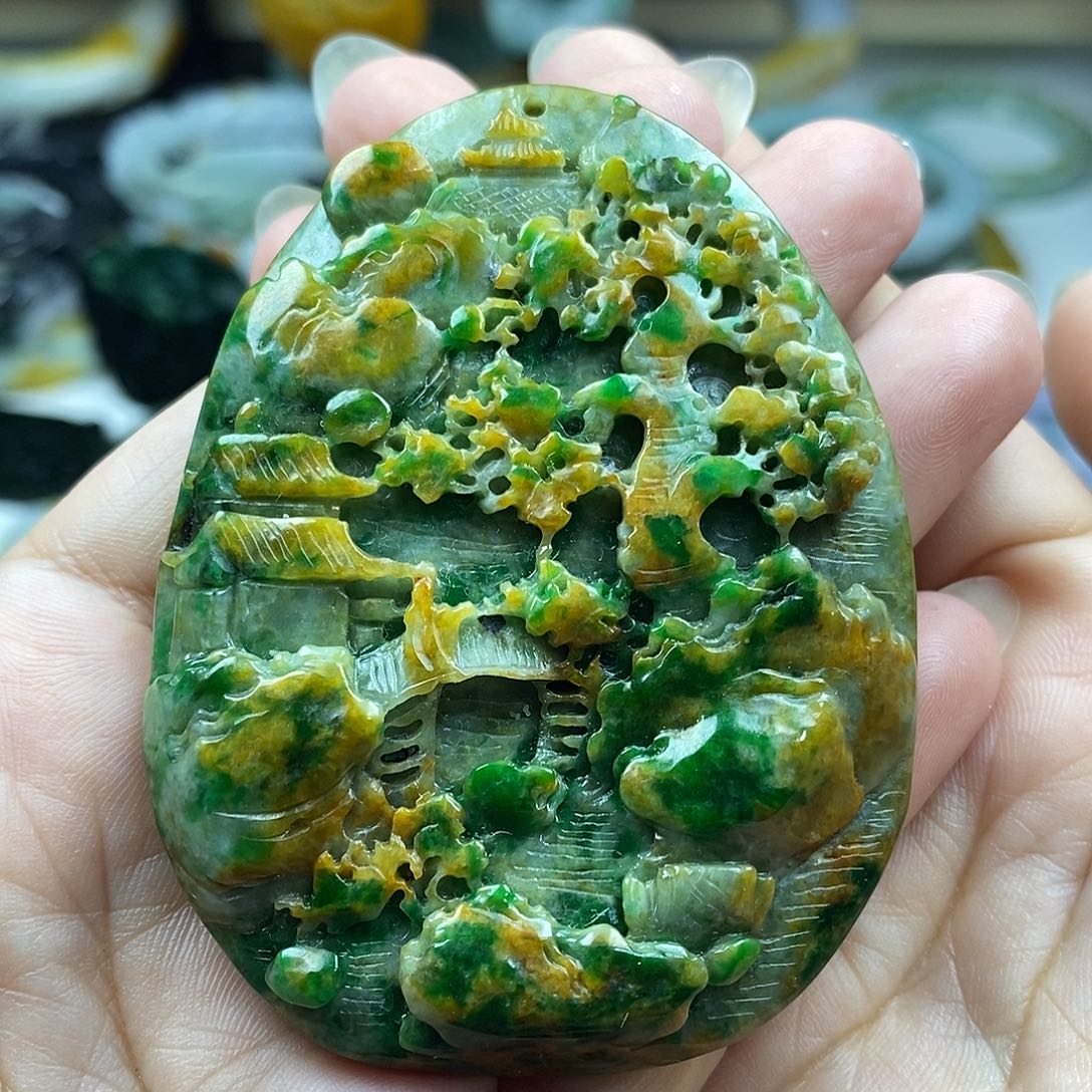 翡翠未镶嵌颈饰木**心牌子