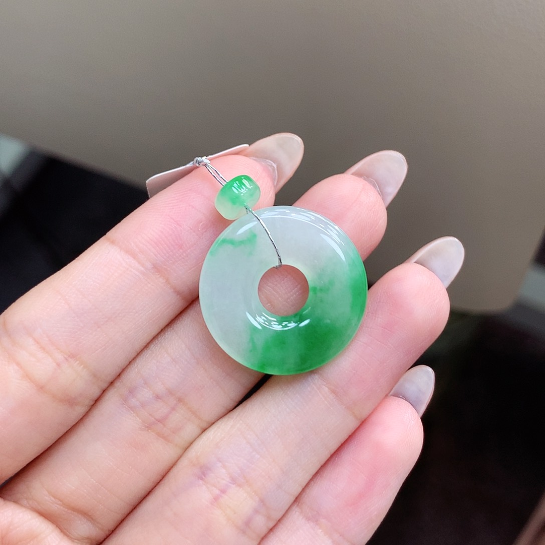 翡翠戒指未镶嵌甜甜圈
