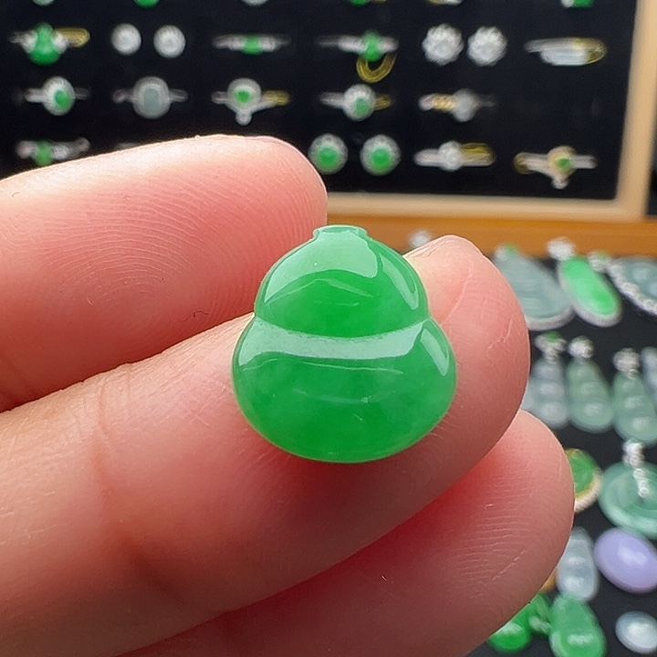 翡翠未镶嵌颈饰葫芦11.2