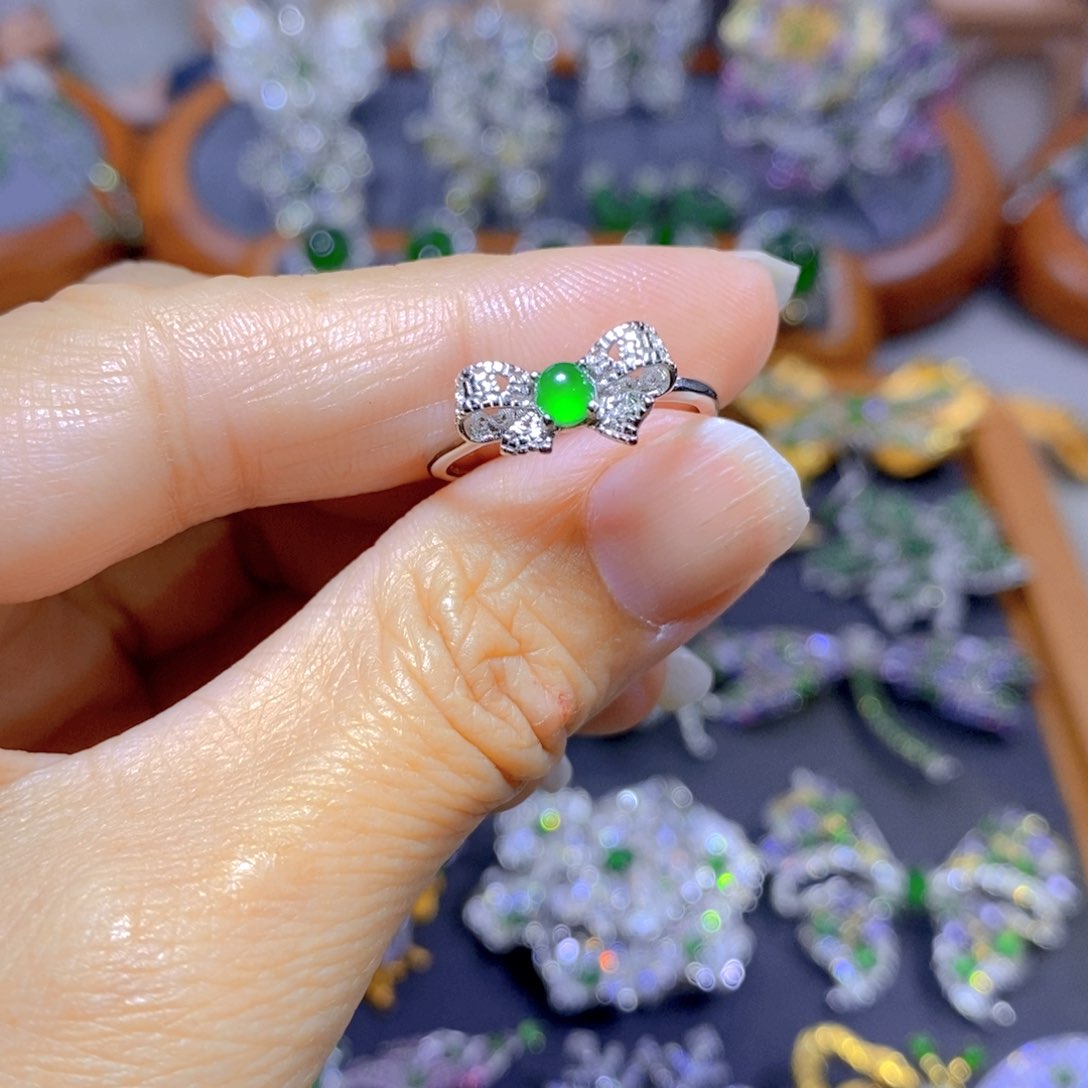 翡翠颈饰银S925镶嵌天然翡翠