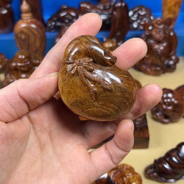 青**雪黄花梨降香黄檀把件