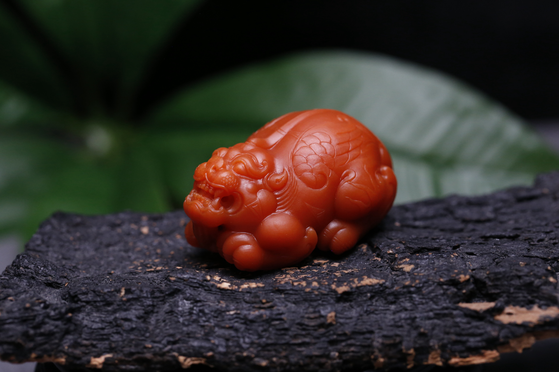 原矿貔貅手把件柿子红