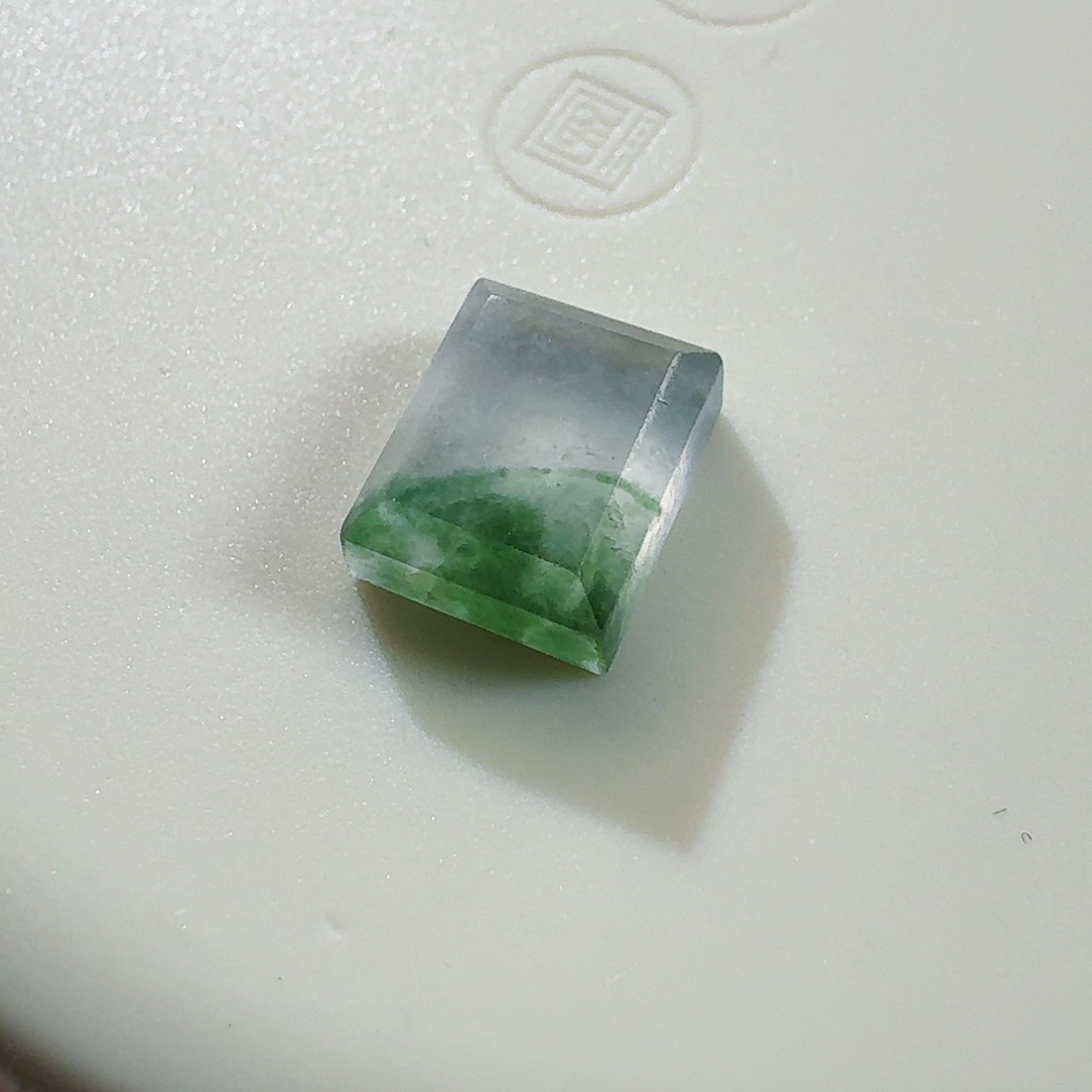 翡翠颈饰未镶嵌方糖