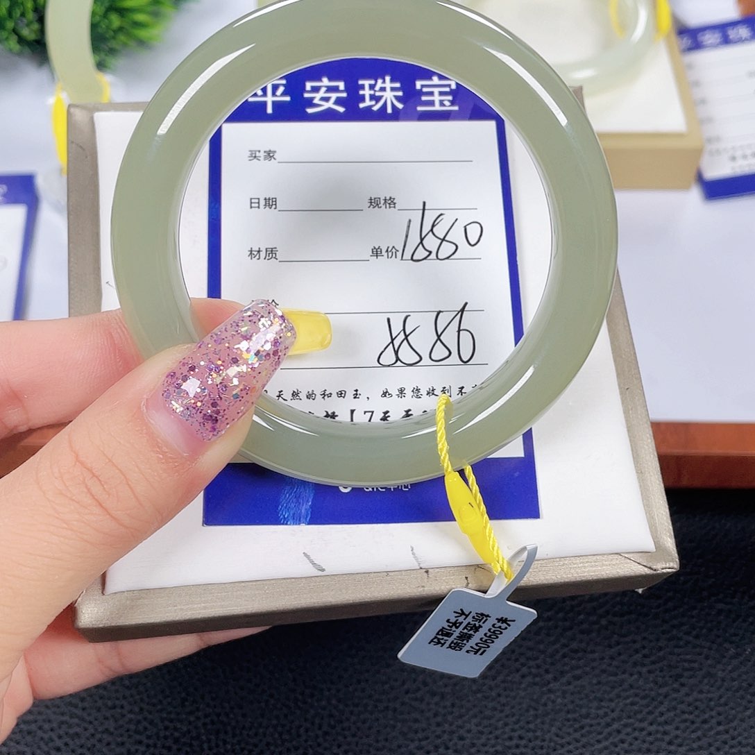 和田玉未镶嵌手镯