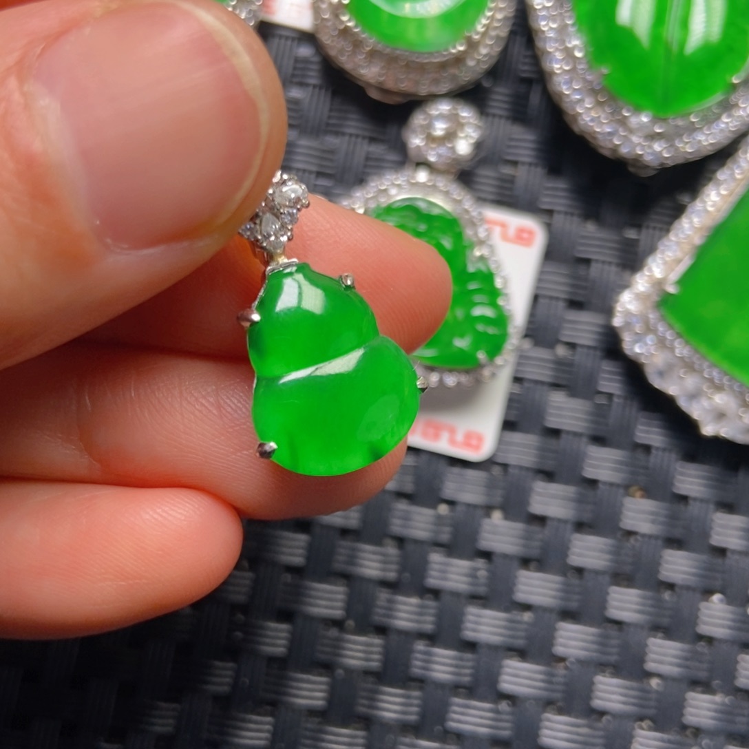 翡翠银S925镶嵌颈饰葫芦吊坠