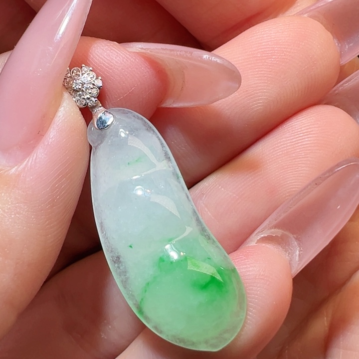 翡翠吊坠(不含链)18K金镶嵌福豆