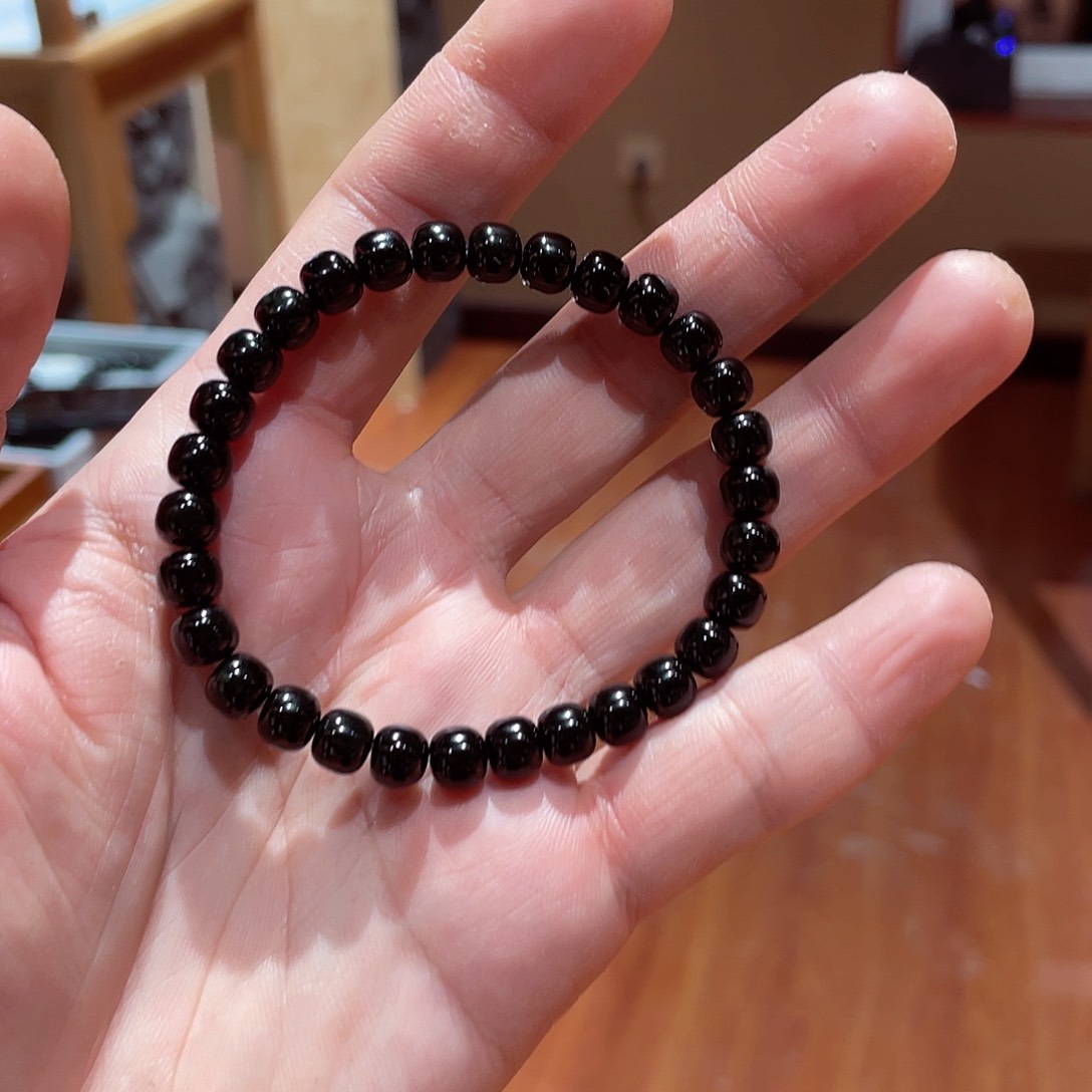 和田玉手串未镶嵌黑青6.7老型