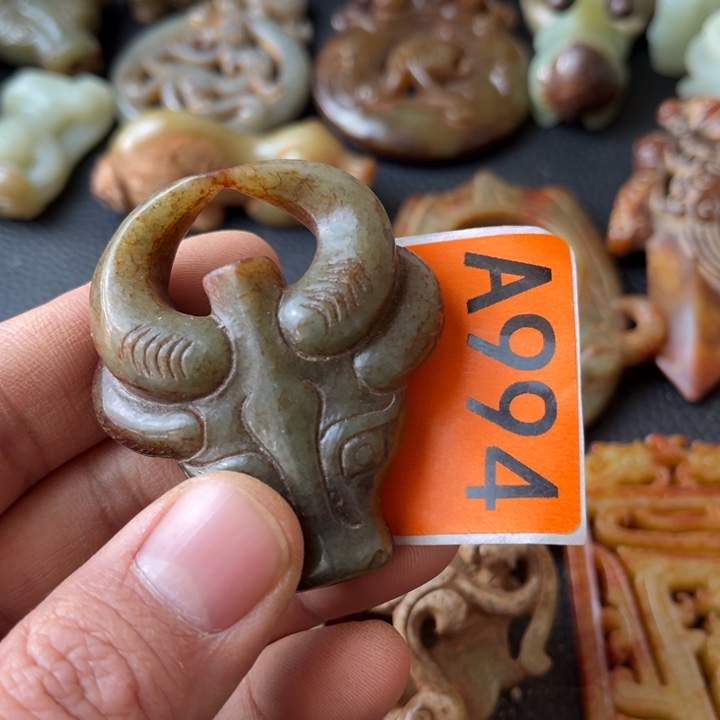 和田玉颈饰未镶嵌粉**髅