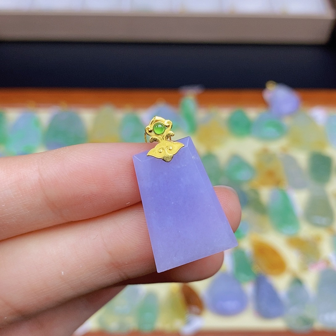 翡翠颈饰18K金镶嵌翡翠