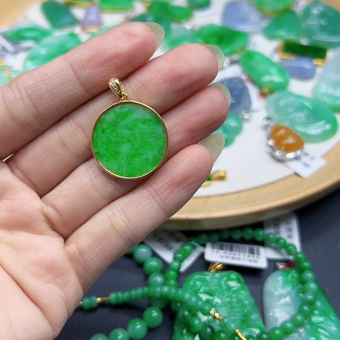 翡翠颈饰银S925镶嵌天然缅料A货一件