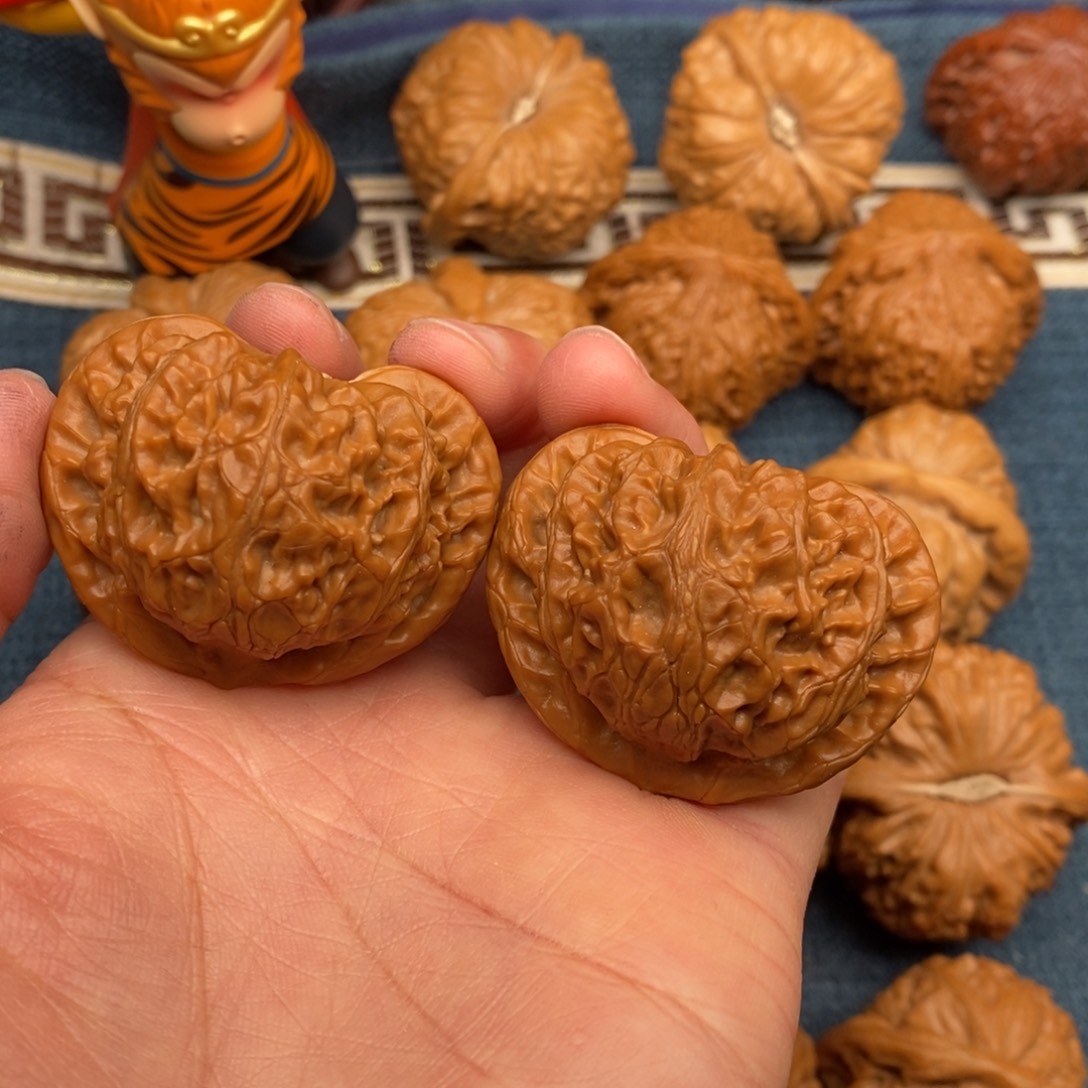 文玩核桃把件43.9全品毕业肉桃心