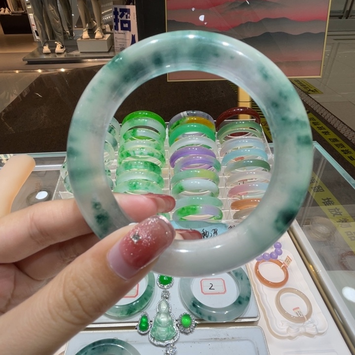 翡翠手镯未镶嵌翡翠手镯