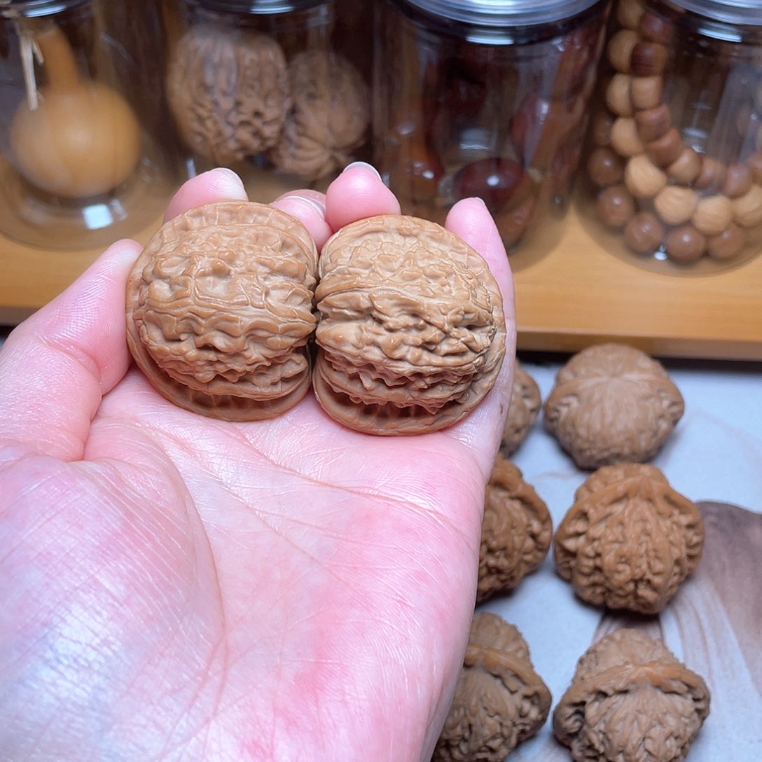 文玩核桃把件l***发40尺白狮子