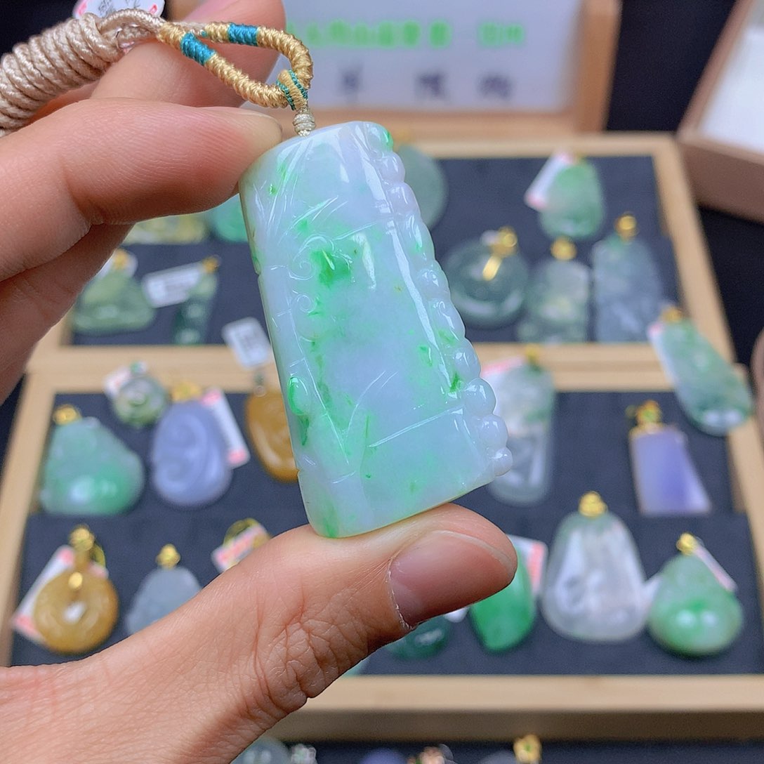 翡翠颈饰未镶嵌翡翠