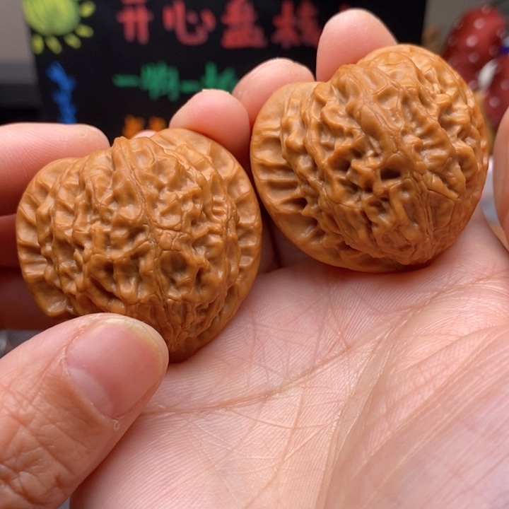 ****笑文玩核桃吊坠金牛40