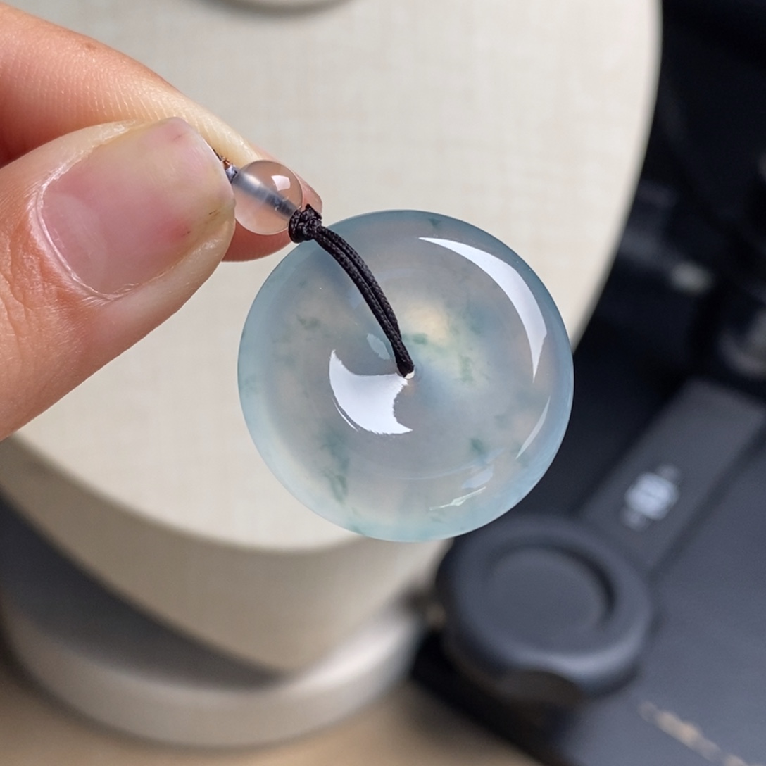 翡翠未镶嵌颈饰高冰淡晴底飘绿花厚装冰透水润细腻起光平安扣