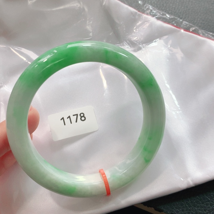 翡翠手镯未镶嵌天然翡翠手镯