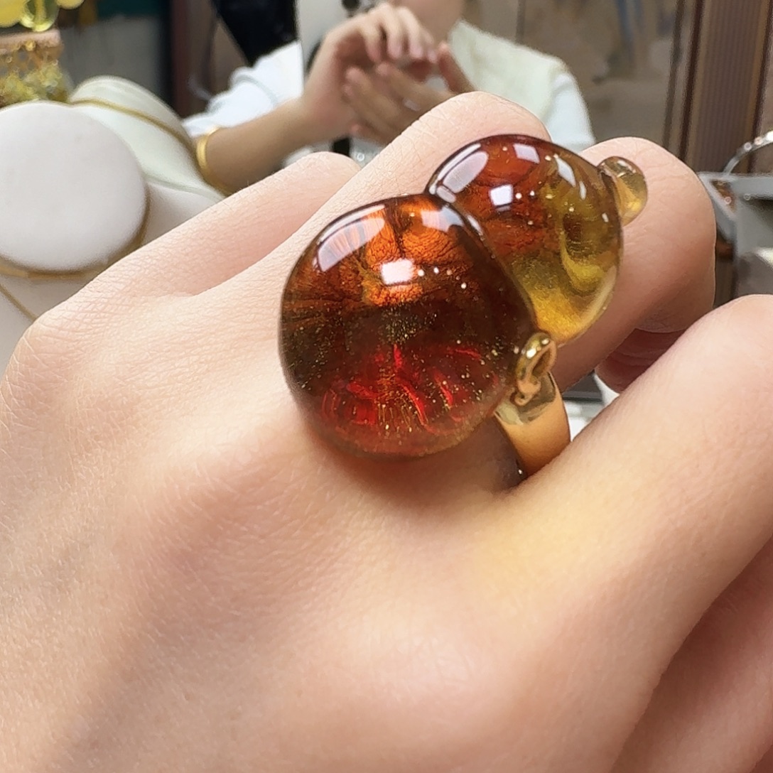 琥珀未镶嵌颈饰戒指