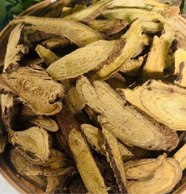 岷县甘草野外采挖精选大片