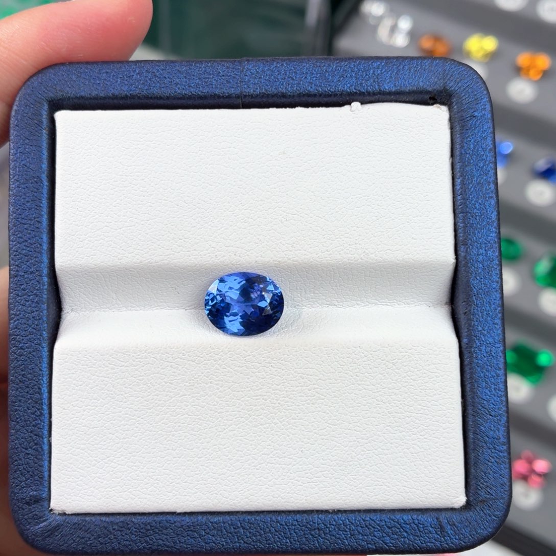 东***坡合成（培育）蓝宝石裸石3.92ct