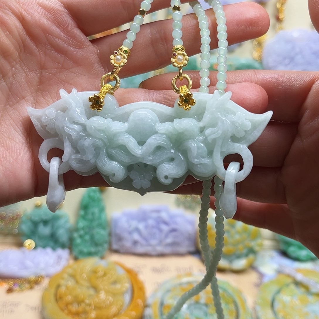 翡翠颈饰未镶嵌天然翡翠