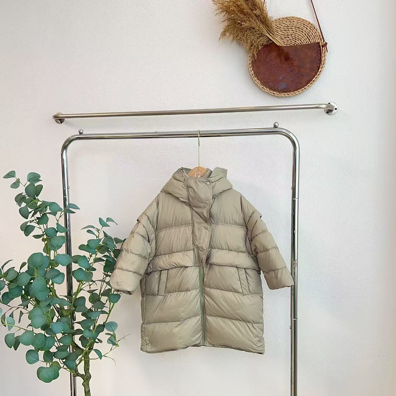 0211听灰绿色厚款鹅绒服