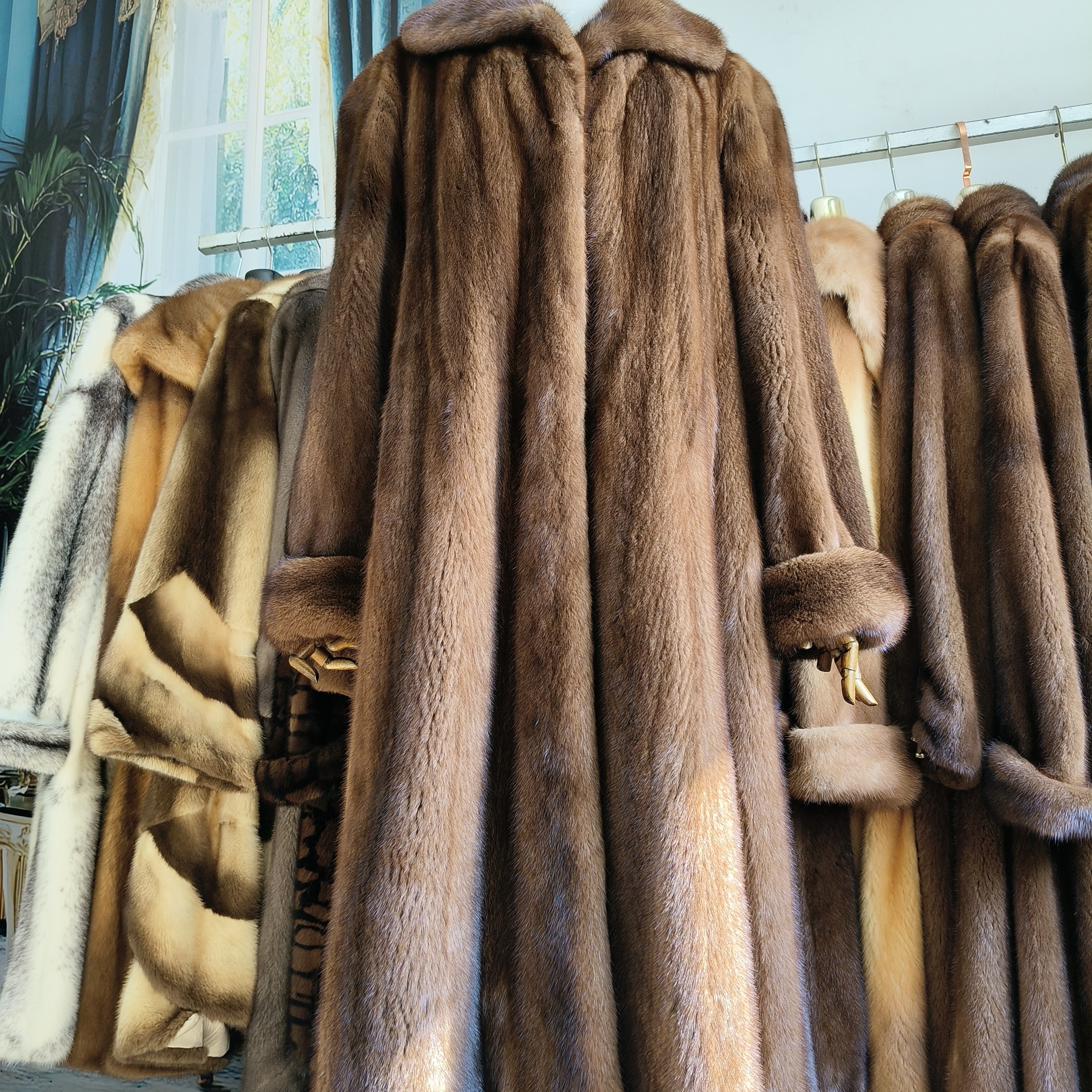 咖啡色貂皮大衣女长款整貂领款挽袖款 胸围136 衣长113