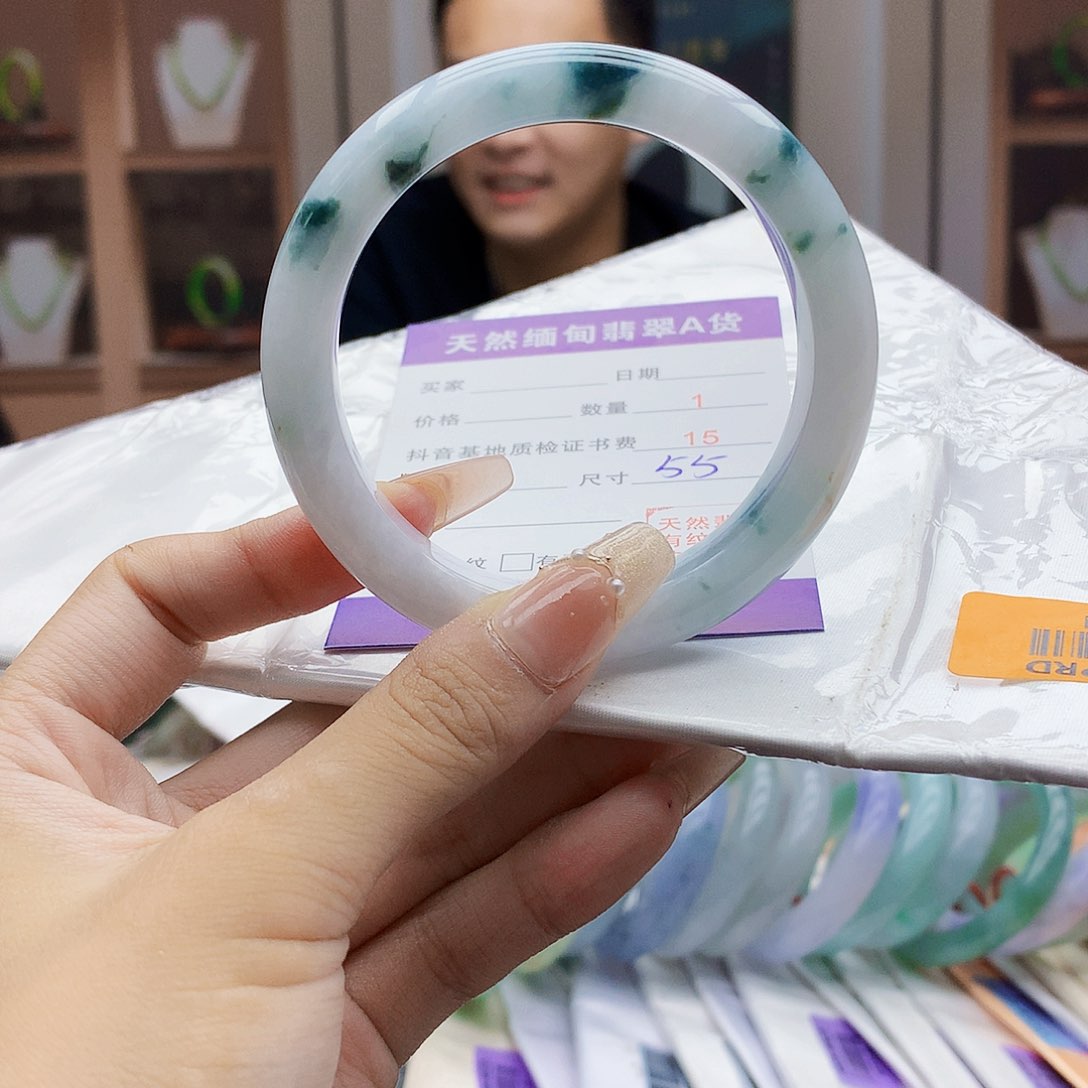 翡翠手镯未镶嵌67899989999999999999