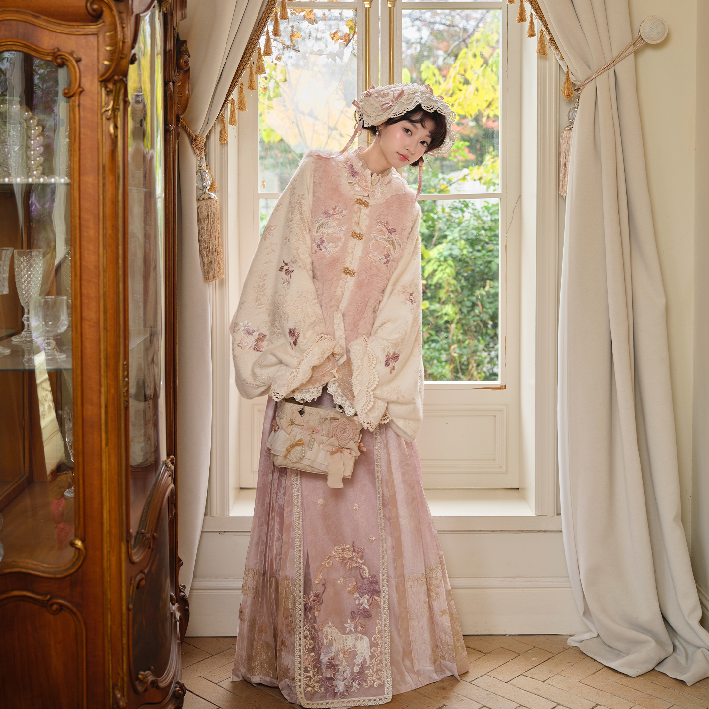 十三余小豆蔻儿[白马朝花]刺绣比甲百迭裙汉洋折衷套装原创汉服女