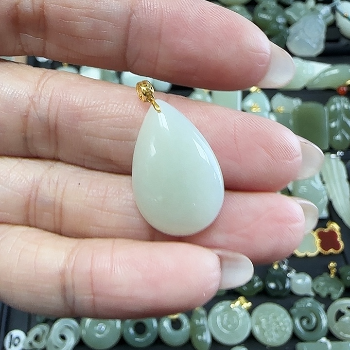和田玉吊坠(不含链)18K金镶嵌