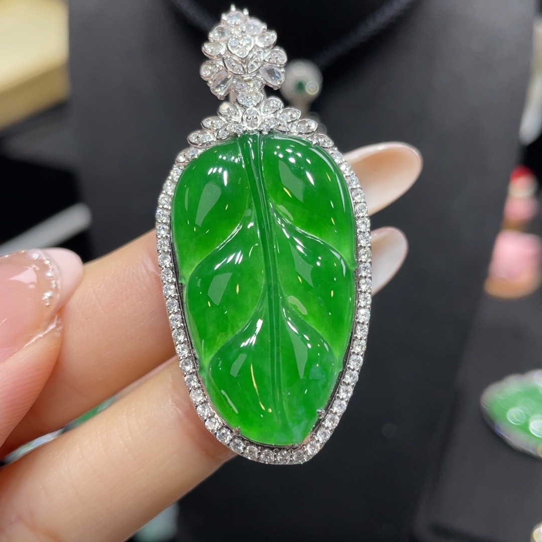 翡翠颈饰18K金镶嵌天然缅甸翡翠a货