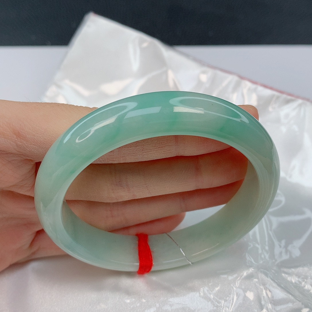 翡翠手镯未镶嵌56.6正圈飘绿细腻