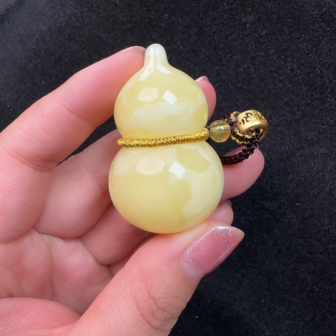 蜜蜡未镶嵌珠宝奇石