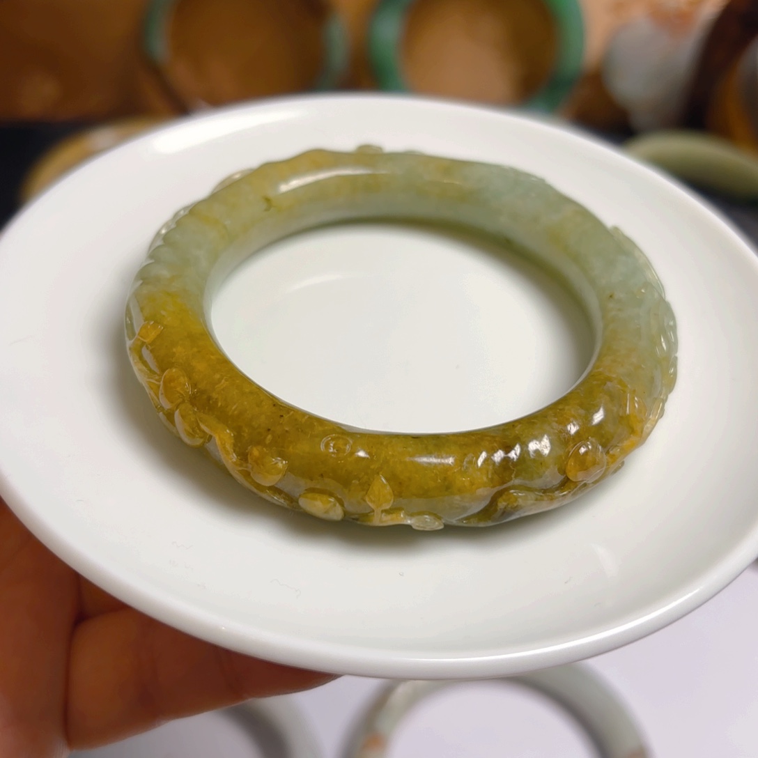 翡翠未镶嵌颈饰价格问主播，非常漏