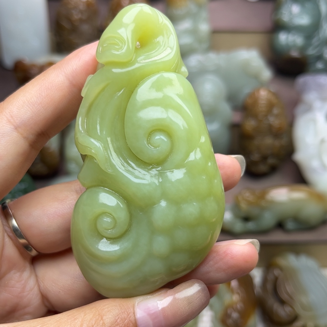 和田玉未镶嵌把件