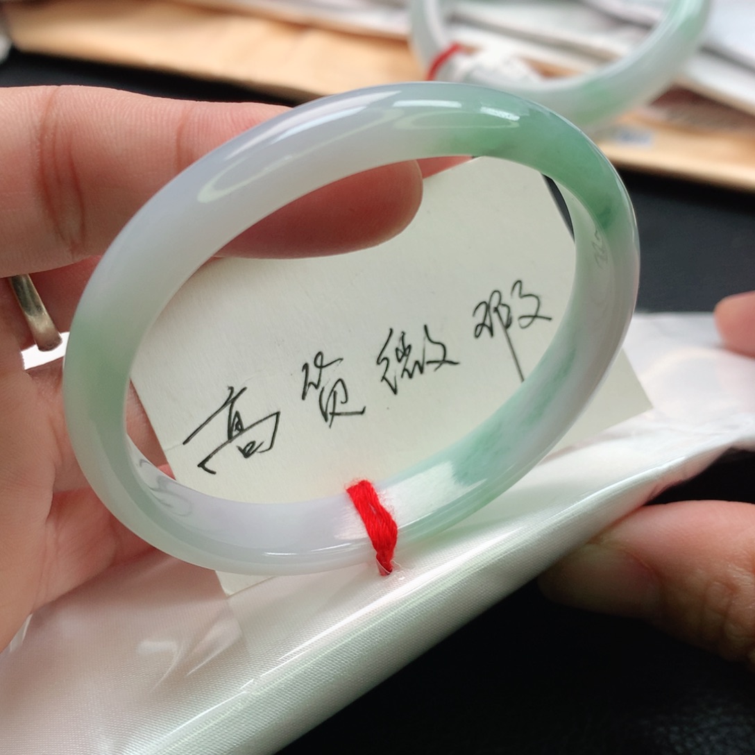 翡翠手镯未镶嵌怼***康贵妃55