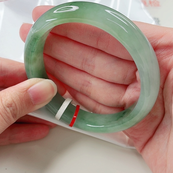 I***o翡翠未镶嵌手镯60.8圈x389